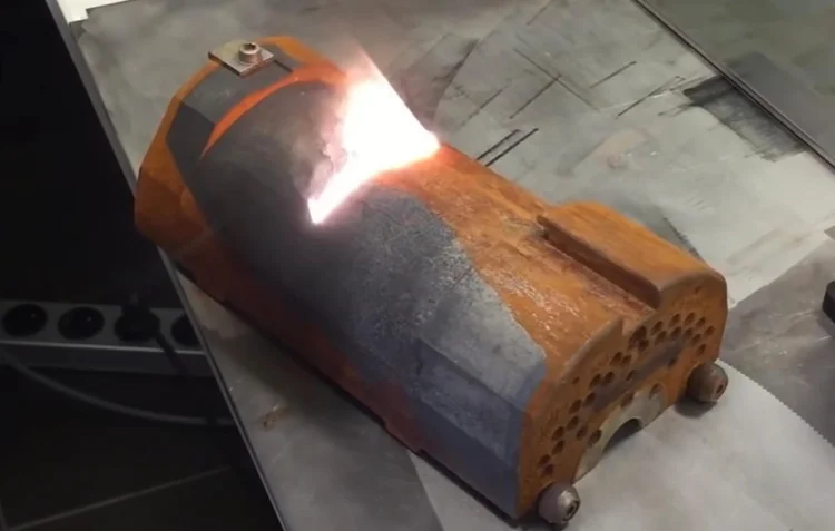 Laser cleaning rust removal in action